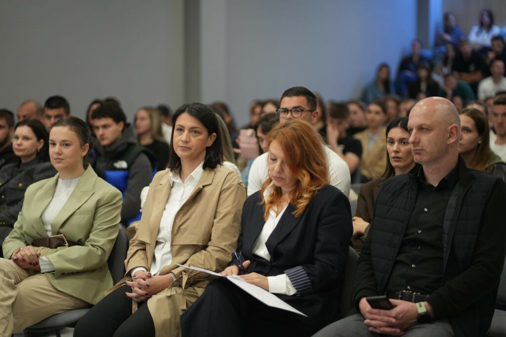 Autizam nije prepreka nego snaga: Važne poruke sa stručnog predavanja „Neuroraznolikost u pokretu: razumijevanje autizma kroz snage i potencijale“